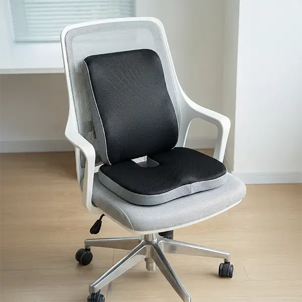 عرض الدعم الكامل دعم كامل للظهر مع مخدة للناسور والبواسير ومسند ظهر للمكتب والسيارة Complete Support Bundle: Includes a Therapeutic Seating Cushion (for Fistulas/Hemorrhoids) and a Lumbar Support Pillow for use at the Office and in the Car.